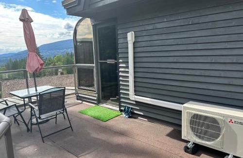 Upper Lonsdale House | Grouse Cheerful large private bedroom, bath, shared deck, pool, hot tub