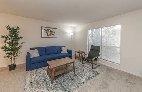 St. Andrews Apartment | Grove 1112 · Cozy 1 Bdrm 2 Beds Columbia Apt