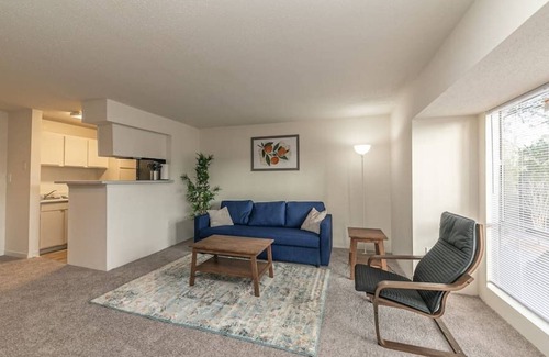 St. Andrews Apartment | Grove 2216 · Cozy 1 Bdrm 2 Beds Columbia Apt
