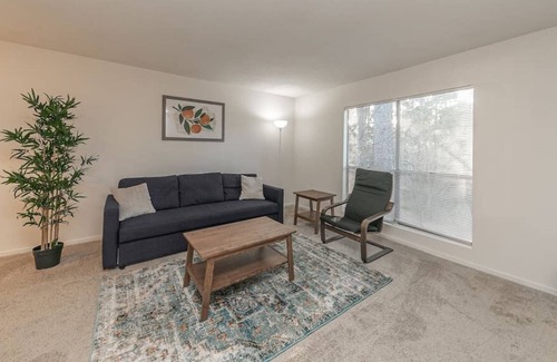St. Andrews Apartment | Grove 516 · Cozy 1 Bdrm 2 Beds Columbia Apt