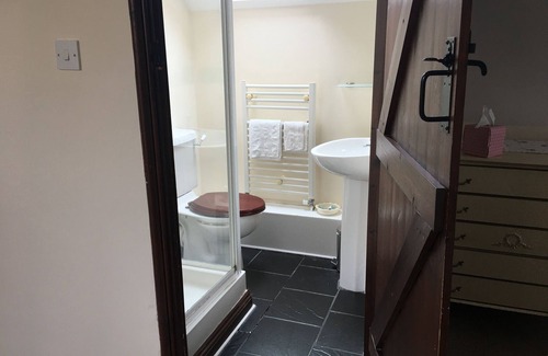Leominster Bed & Breakfast | Grove Farm Direct