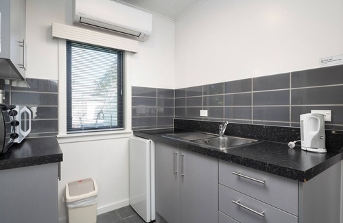 Blenheim Cabin | Grove Park Motor Lodge