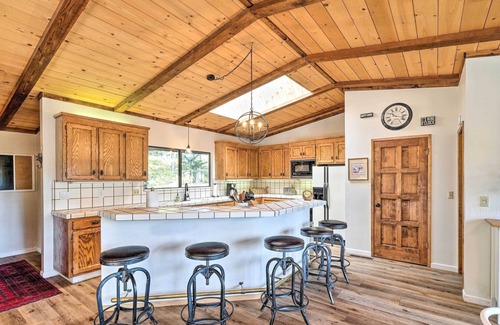 Groveland Cabin | Groveland Cabin w/Outdoor Perks & Game Room
