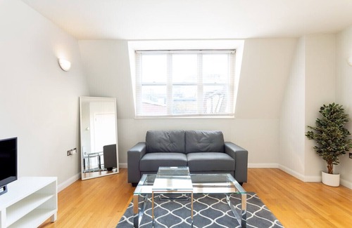 The City of London Apartment | Groveland Court Apartment 3