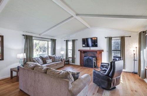 Groveland House | Groveland Home with Deck 2 Mi to Pine Mountain Lake