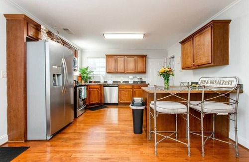 Mableton House | Grt Location/Spacious/Near Airport/Sleeps 8