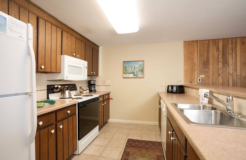 Steamboat Springs Condo | GSQ34 | Private Deck | Above Steamboat Square | Free City Bus