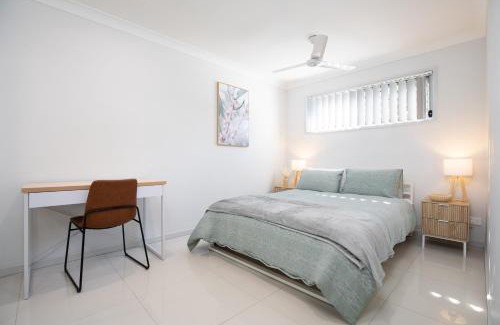 Rocklea Apartment | GST Credits! AC! Shops! Parking! Espresso! 231F1