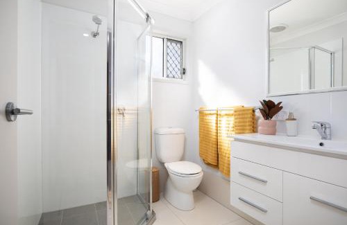 Rocklea Apartment | GST Credits! AC! Shops! Parking! Espresso! 231F1