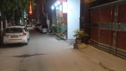Surat Hotel | Gtois TIRUPATI