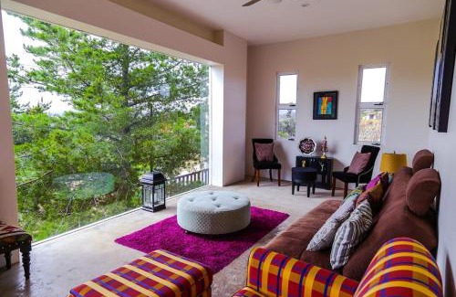 San Antonio de las Minas Villa | Guadalupe Valley Artsy House