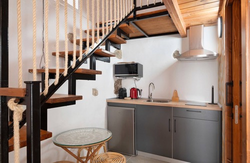 Tabayesco Apartment | 'Guatiza' Vacation Apartment with Shared Pool, Shared Terrace and Wi-Fi