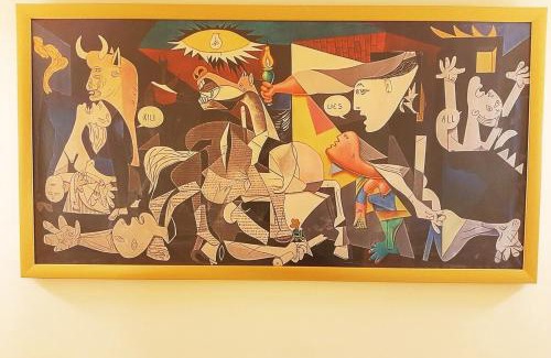 Clignancourt Apartment | Guernica Apartment Paris Montmartre