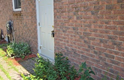 Pickering Apartment | Guest Basement Suite w/separate entrance in a quiet Pickering residential area.