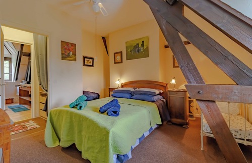 Saint-Amand-de-Vergt House | Guest House 'Chambre D'hôtes Iris' with Shared Pool, Shared Terrace and Wi-Fi