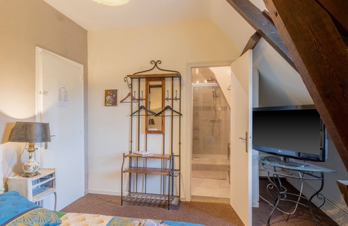 Saint-Amand-de-Vergt House | Guest House 'Chambre D'hôtes Magnolia' with Shared Pool, Shared Terrace and Wi-Fi