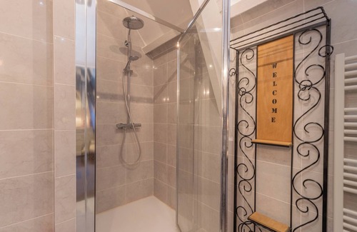Saint-Amand-de-Vergt House | Guest House 'Chambre D'hôtes Magnolia' with Shared Pool, Shared Terrace and Wi-Fi