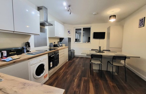 Northampton House | Guest House-close to all Amenities