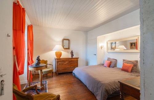 Nieulle-sur-Seudre House | Guest House 'Isaac Garesché' with Shared Terrace, Shared Garden and Wi-Fi