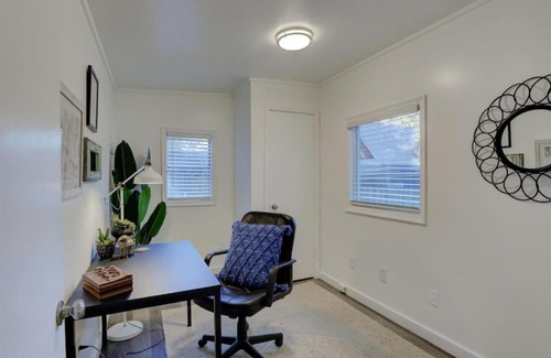 Midtown House | Guest House Get Away! Ideal location Essentials