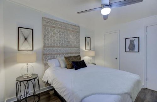 Midtown House | Guest House Get Away! Ideal location Essentials
