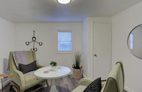 Midtown House | Guest House Get Away! Ideal location Essentials