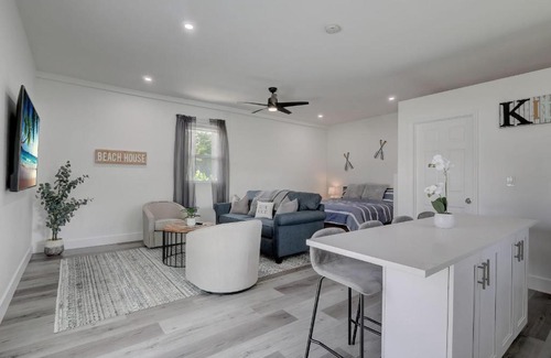 Bonita Springs Apartment | Guest House In a Downtown Bonita Springs Compound
