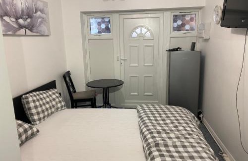 Bletchley Apartment | Guest House in Milton Keynes