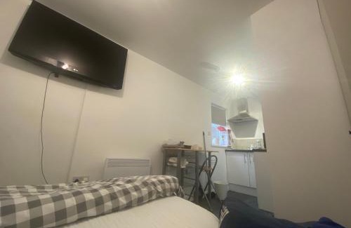 Bletchley Apartment | Guest House in Milton Keynes