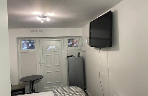 Bletchley Apartment | Guest House in Milton Keynes
