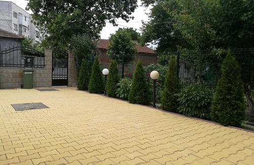 Elhovo House | Guest House Karaulanov