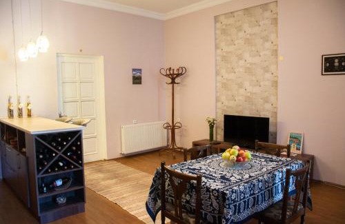 Sololaki House | Guest House Lile
