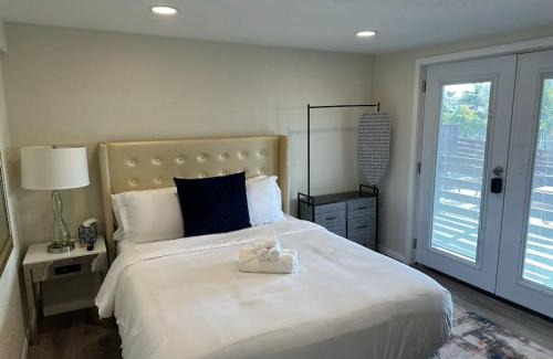 Bankers Hill House | Guest House next to Little Italy