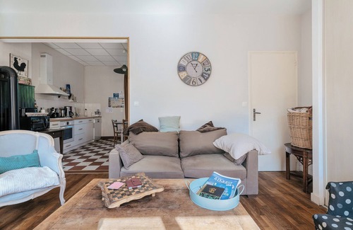 Saint-Broladre House | Guest House 'Retour Aux Sources' with Private Terrace and Wi-Fi