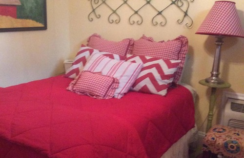 Oxford House | Guest House steps away from the hisoric Oxford Square and Ole Miss!