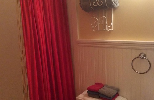 Oxford House | Guest House steps away from the hisoric Oxford Square and Ole Miss!