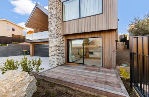 Wanaka House | Guest House with Mountain Views
