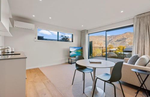 Wanaka House | Guest House with Mountain Views