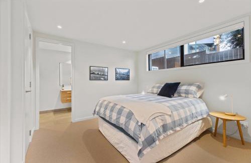 Wanaka House | Guest House with Mountain Views