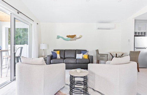 Delray Beach Cottage | Guest House with Private Yard, Pool, Outdoor Kitchen & Tiki Bar