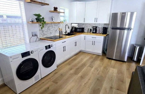 Port Saint Lucie Apartment | Guest house with king bed, sofa bed, laundry inside, sleep 4, totally private.