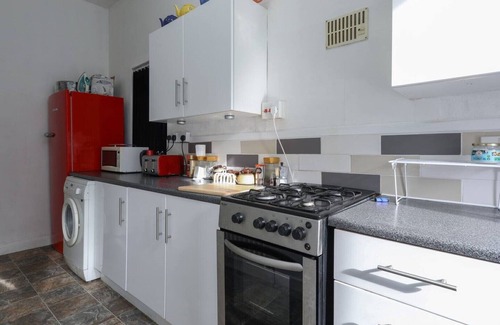 Bradford House | Guest is God in 2 bed house near Bradford Uni