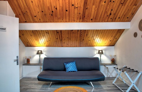 Mouleydier Bed & Breakfast | Guest Room 'Les Tuilières' with Breakfast, Wi-Fi and Air Conditioning