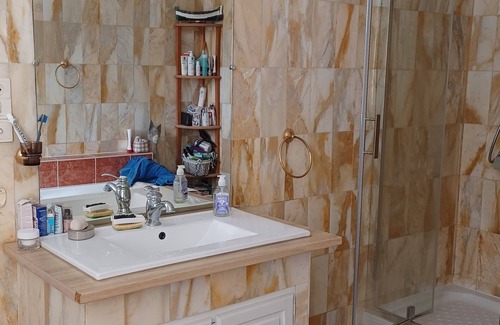 Hinacourt Bed & Breakfast | Guest room on 1st floor of château