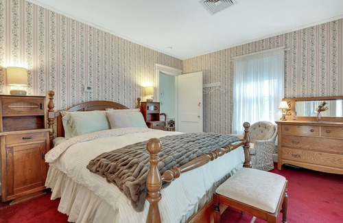 Freeport Bed & Breakfast | Guest room with private bath and gourmet breakfast served daily