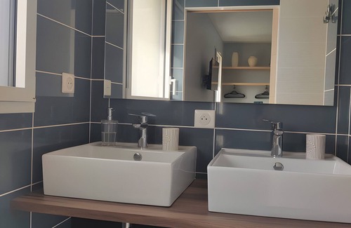 Pornic Bed & Breakfast | Guest Rooms 'Bains de Mer' with Shared Garden, Balcony and Wi-Fi