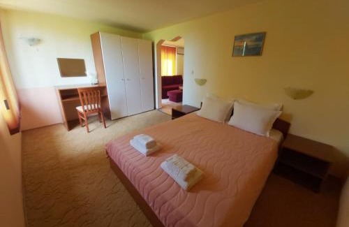 Primorski Hotel | Guest Rooms Flirt
