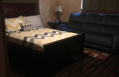 Eastern Division House | Guest Rooms to Rent