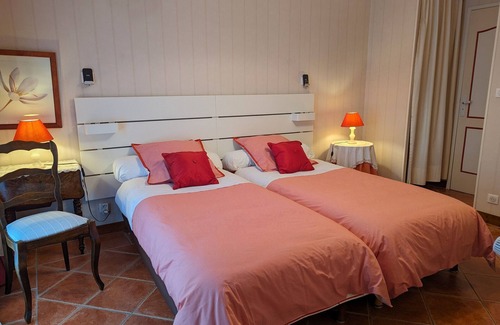 Tavers Bed & Breakfast | Guest rooms with pool and parking near Sologne