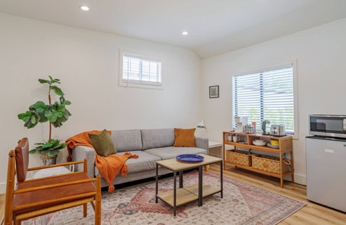 North Hollywood House | Guest Studio Universal private entry